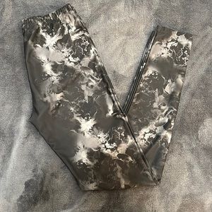 GUESS Women's Sublimated Floral-Print Leggings👖